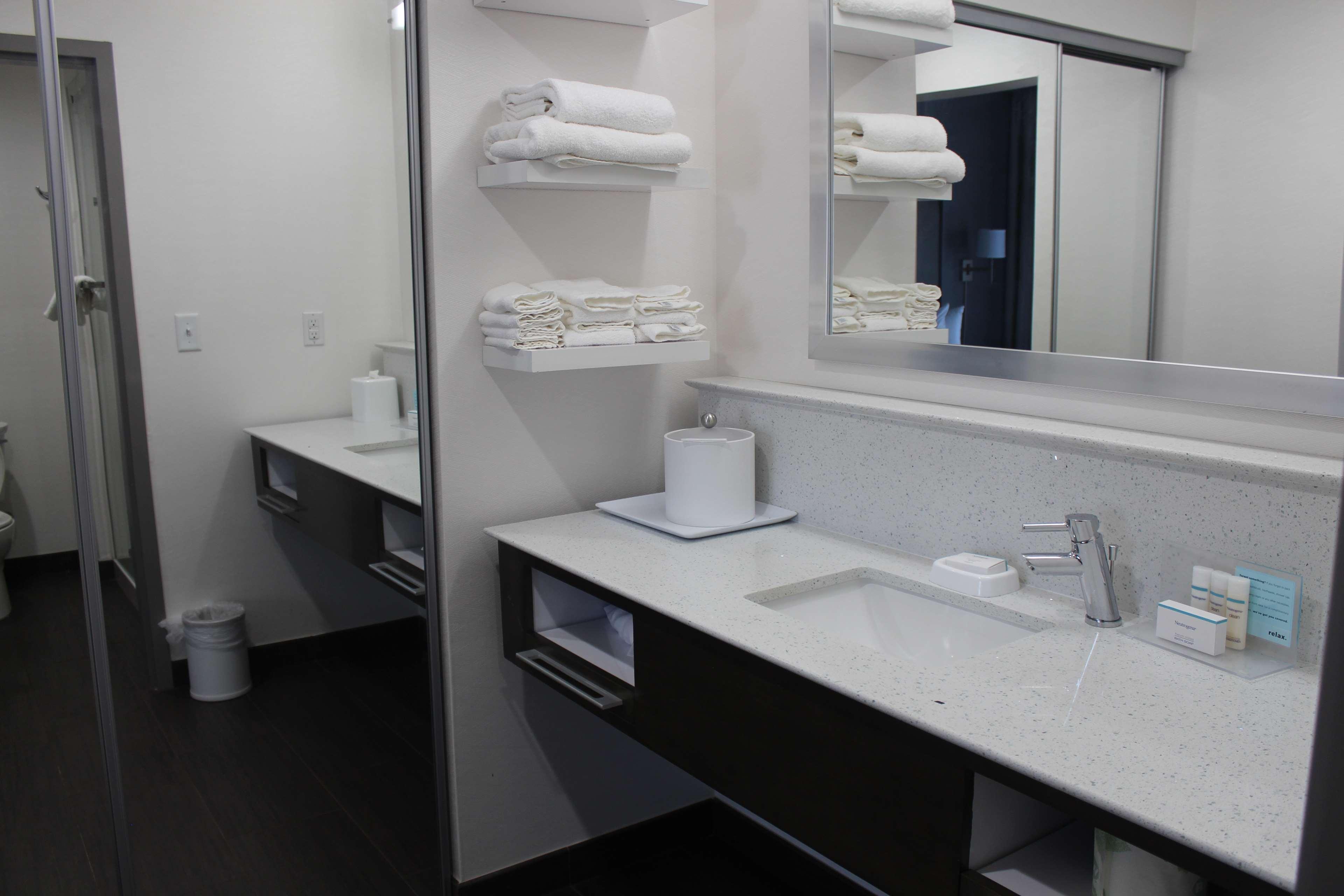 Hampton & Guthrie, Ok Hotel 3*